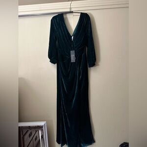 NWT Plus size formal velvet evening gown. Sz 16w
